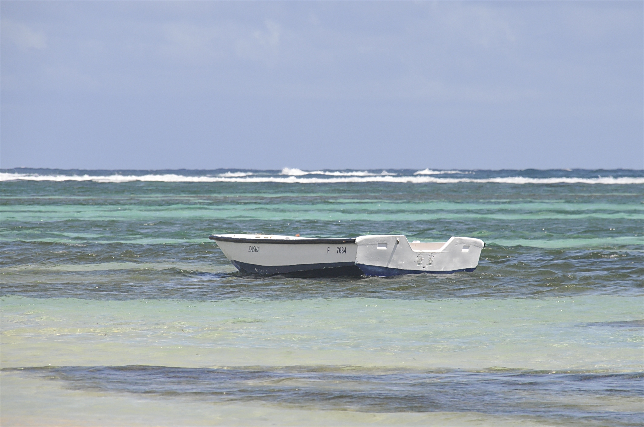 Wallpapers Boats Small Boats - Canoes Sasha la barque bleue