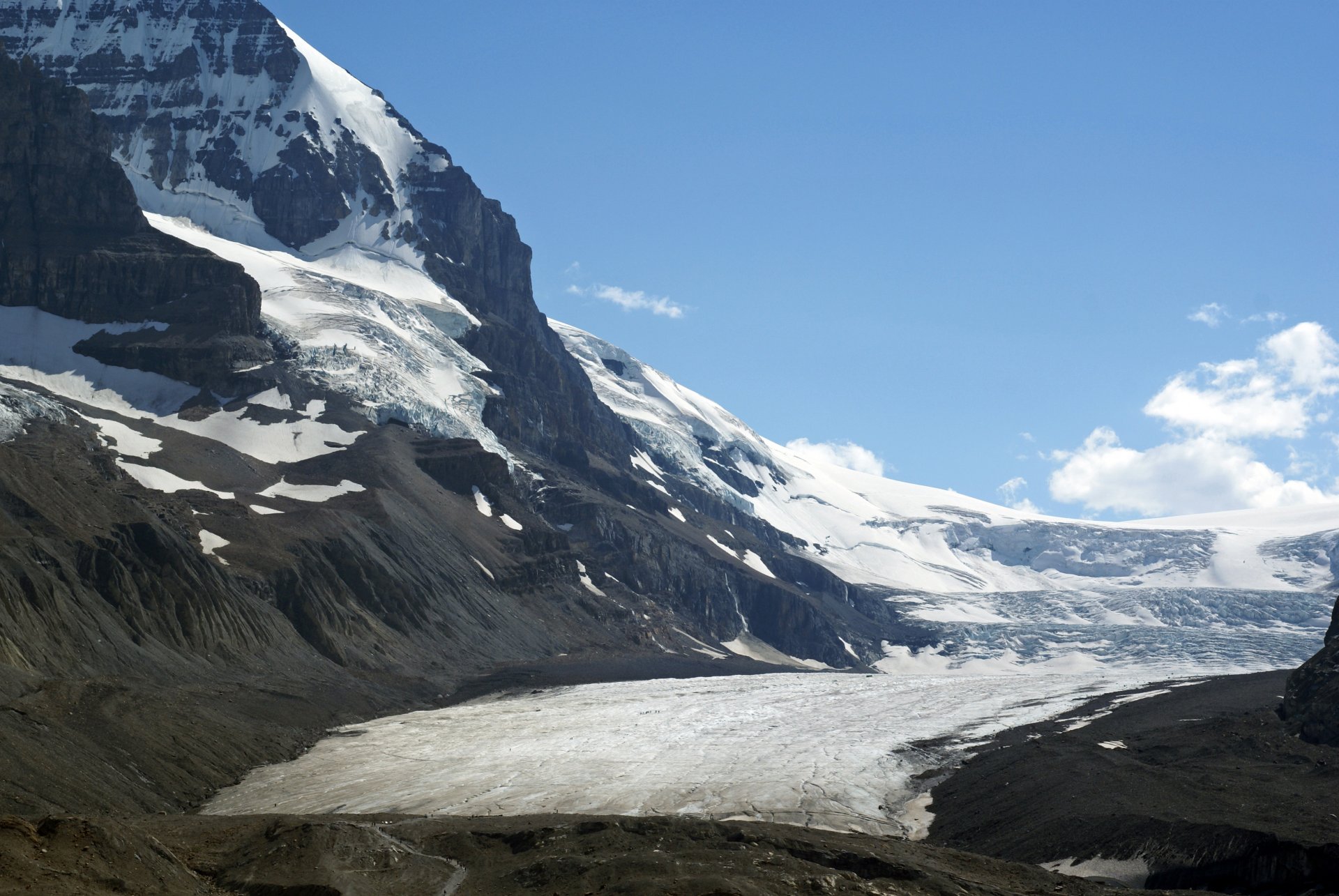 Wallpapers Nature Mountains TOURISTE SUR LE GLACIER COLUMBIA CANADA