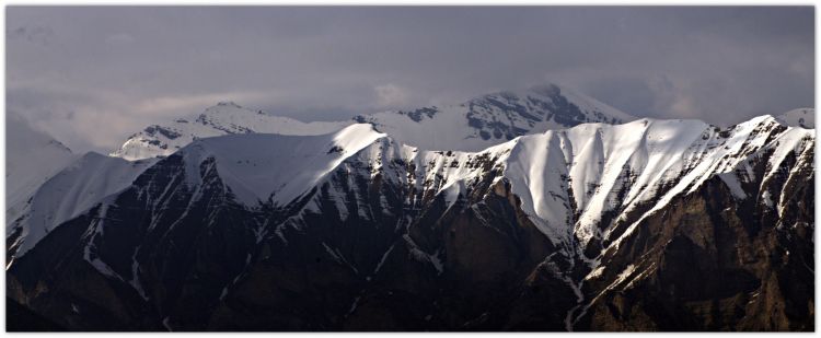 Fonds d'cran Nature Montagnes La majesté des sommets alpins