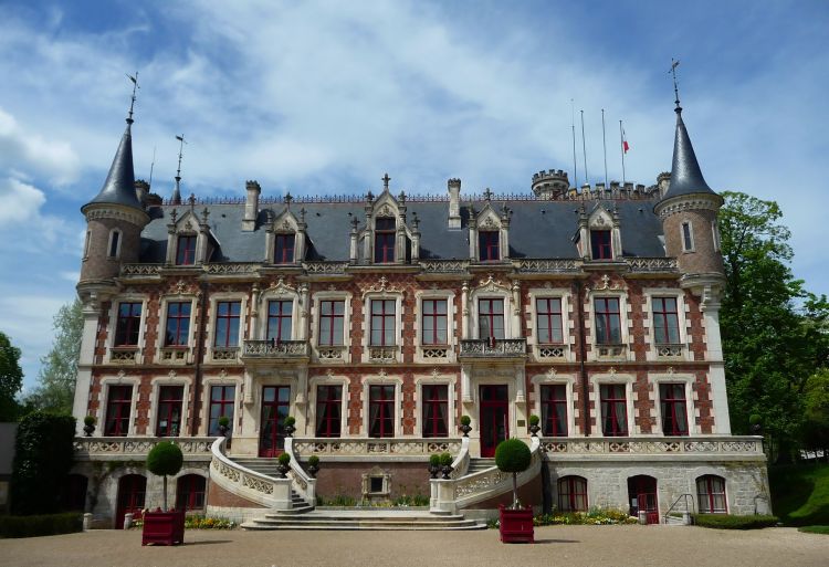 Fonds d'cran Constructions et architecture Chteaux - Palais Château de Saint Florent sur Cher (18)