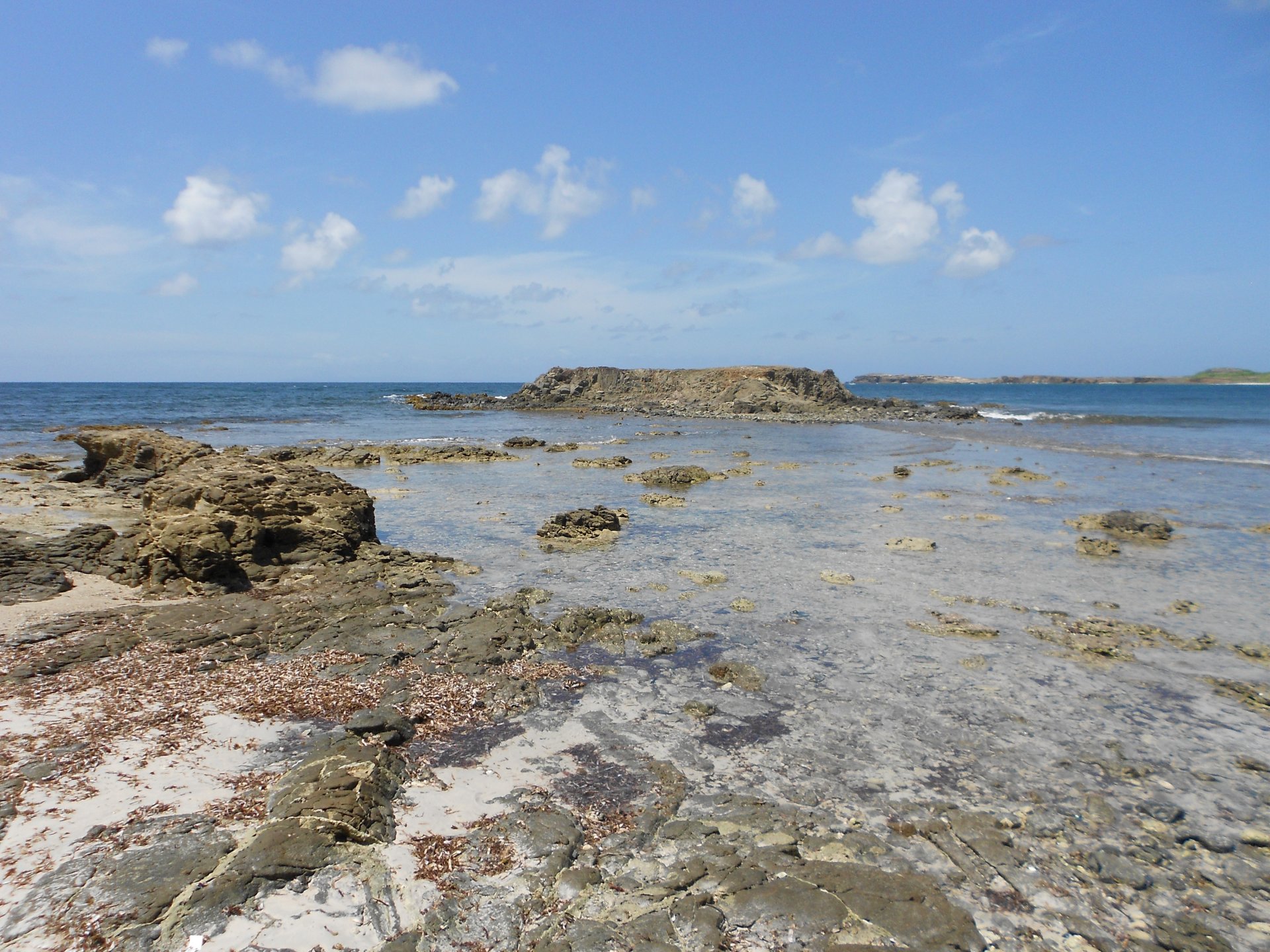 Fonds d'cran Voyages : Amrique du nord La Martinique Martinique anse Trabaud le rocher nord accessible par forte marée