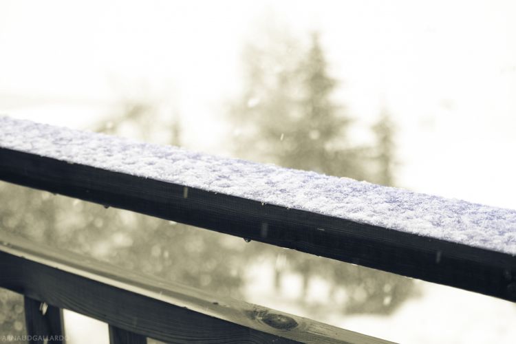 Fonds d'cran Nature Saisons - Hiver Balcon sous la neige