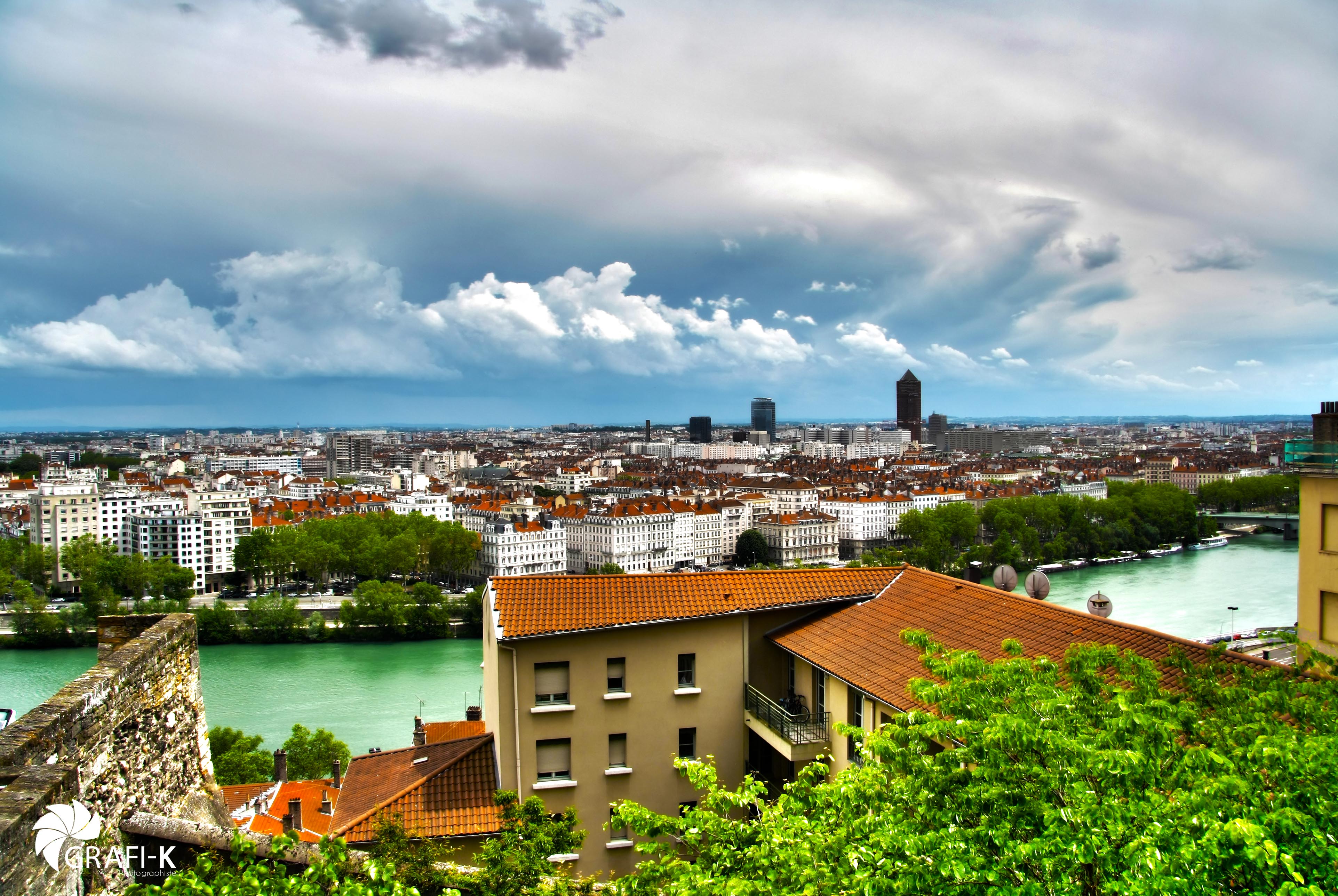 Fonds d'cran Constructions et architecture Villes - Villages Les nuages se dessinent