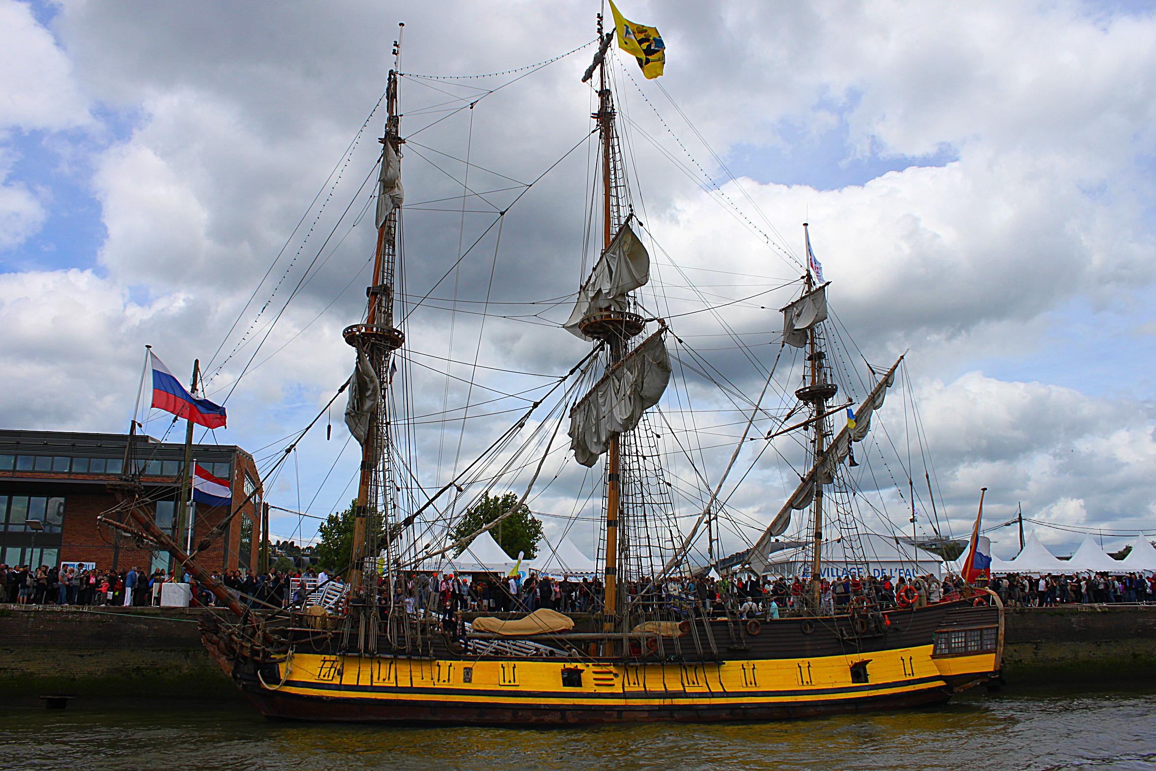 Fonds d'cran Voyages : Europe France > Normandie rouen et l'armada 2013