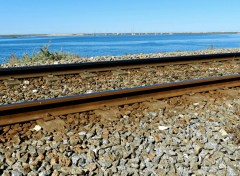  Constructions et architecture Rails au bord de mer.