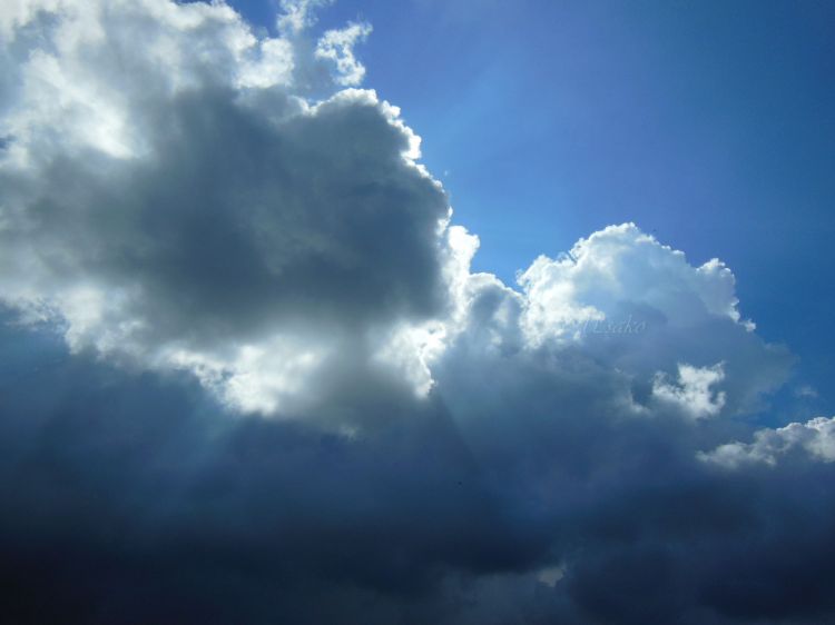 Fonds d'cran Nature Ciel - Nuages Lumires bleute