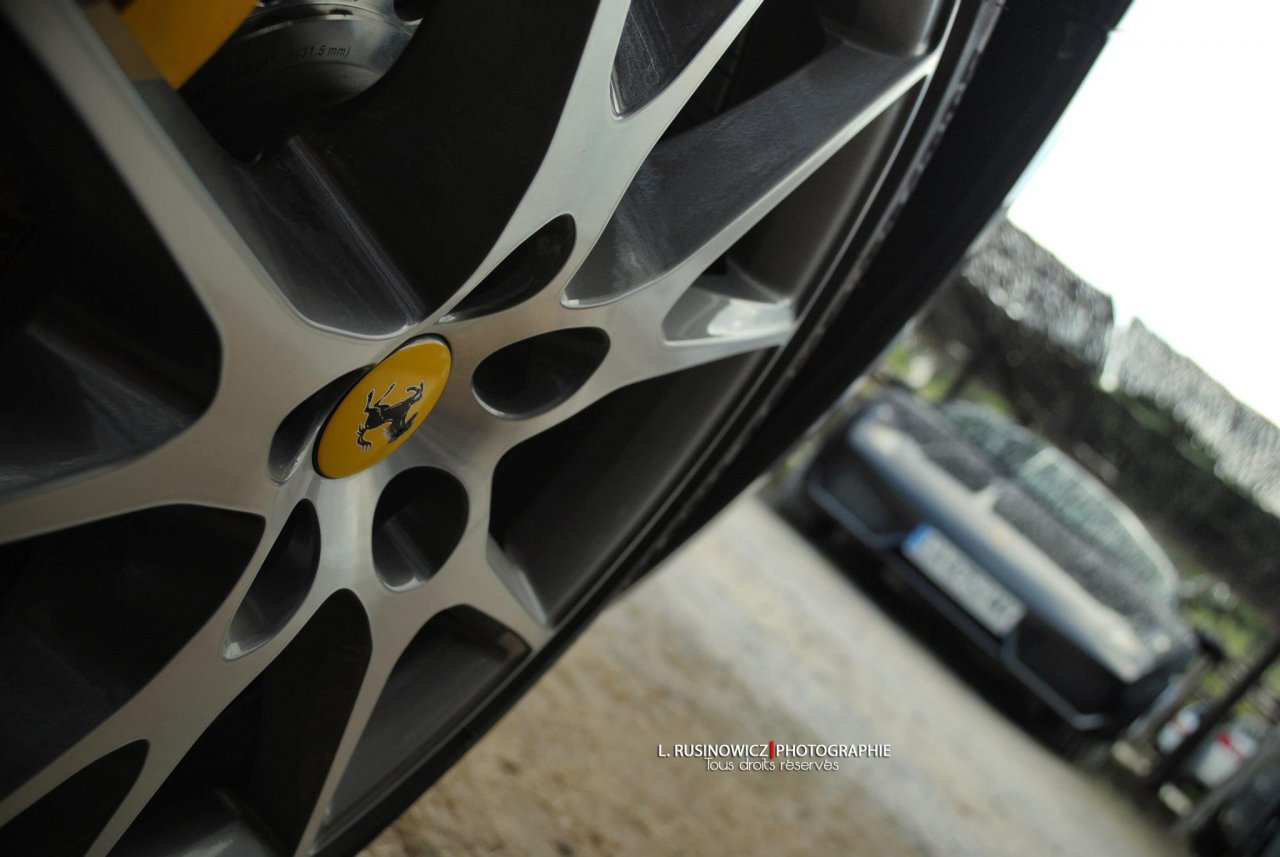 Fonds d'cran Voitures Ferrari Ferrari California Wheels & Lamborghini Gallardo LP560-4