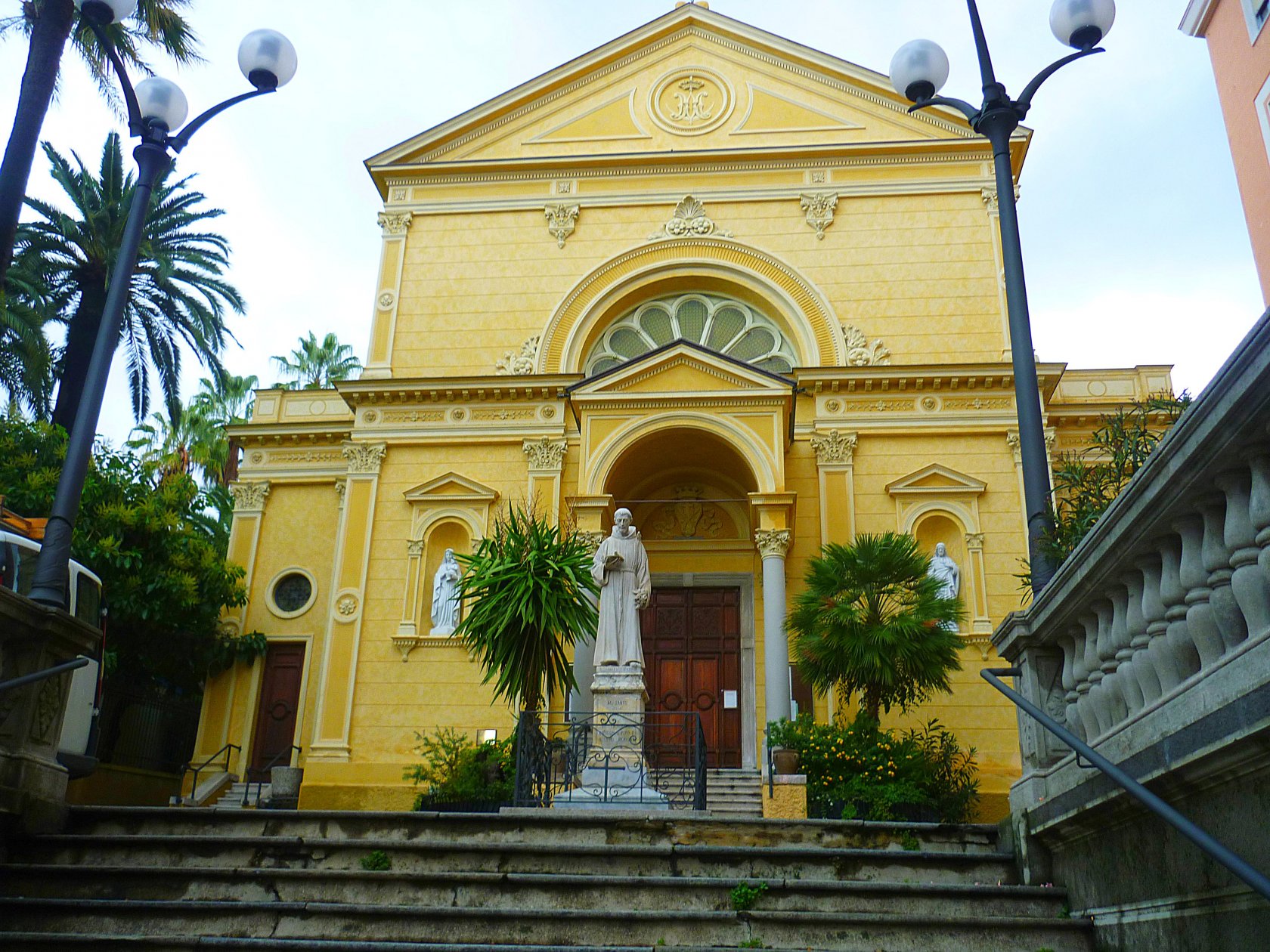 Fonds d'cran Voyages : Europe Italie la ville de San Remo sur la riviera Italienne