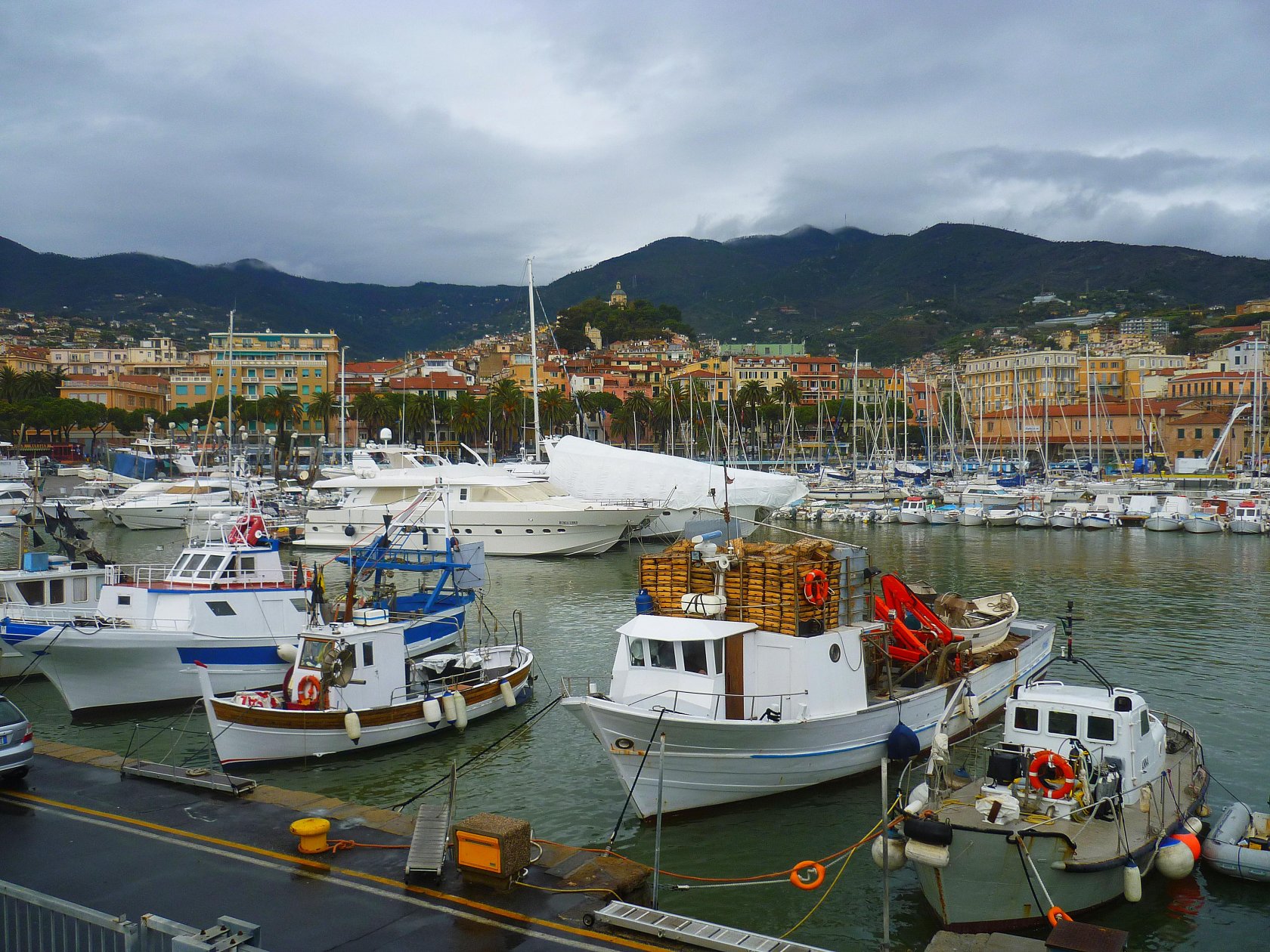 Fonds d'cran Voyages : Europe Italie la ville de San Remo sur la riviera Italienne