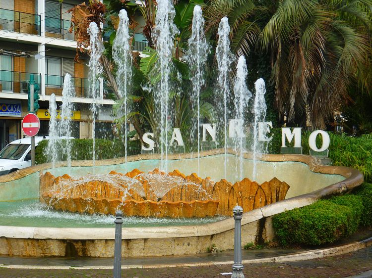 Fonds d'cran Voyages : Europe Italie la ville de San Remo sur la riviera Italienne