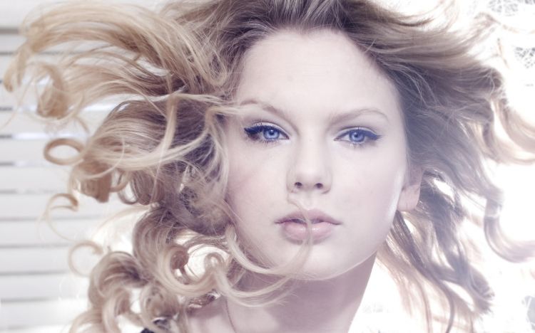 Fonds d'cran Clbrits Femme Taylor Swift Wallpaper N347258