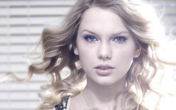 Fonds d'cran Clbrits Femme Taylor Swift Wallpaper N347262