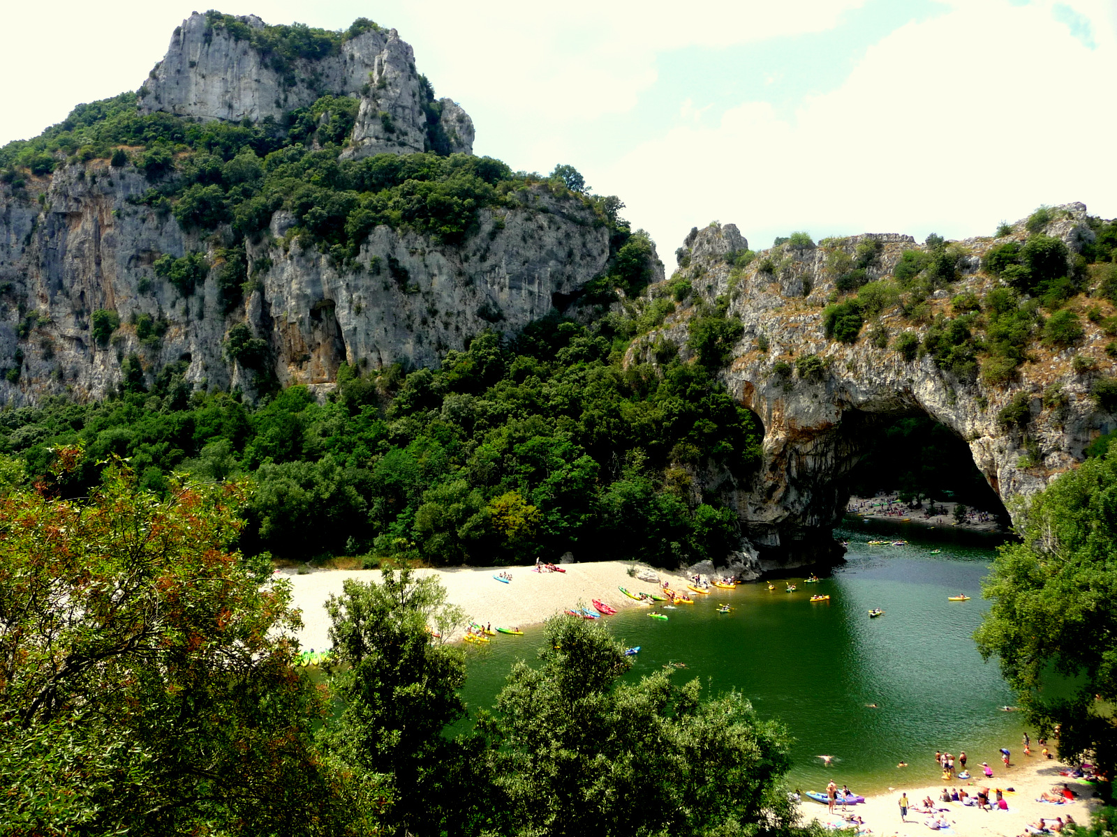 Fonds d'cran Nature Gorges DES PASSAGES EN ARDECHE