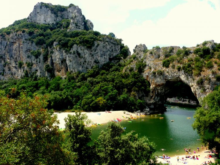 Fonds d'cran Nature Gorges DES PASSAGES EN ARDECHE