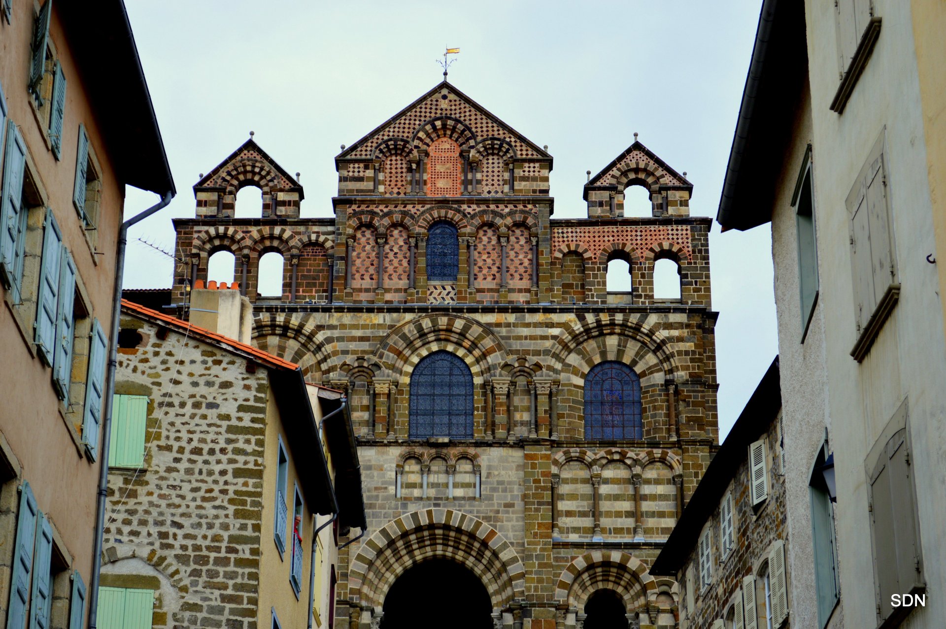 Fonds d'cran Constructions et architecture Edifices Religieux LE PUY- CATHEDRALE-VUES