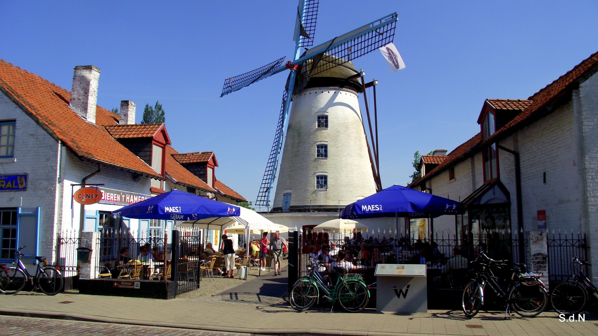 Fonds d'cran Constructions et architecture Moulins - Eoliennes LE MOULIN DE WERVICQ BELGIQUE