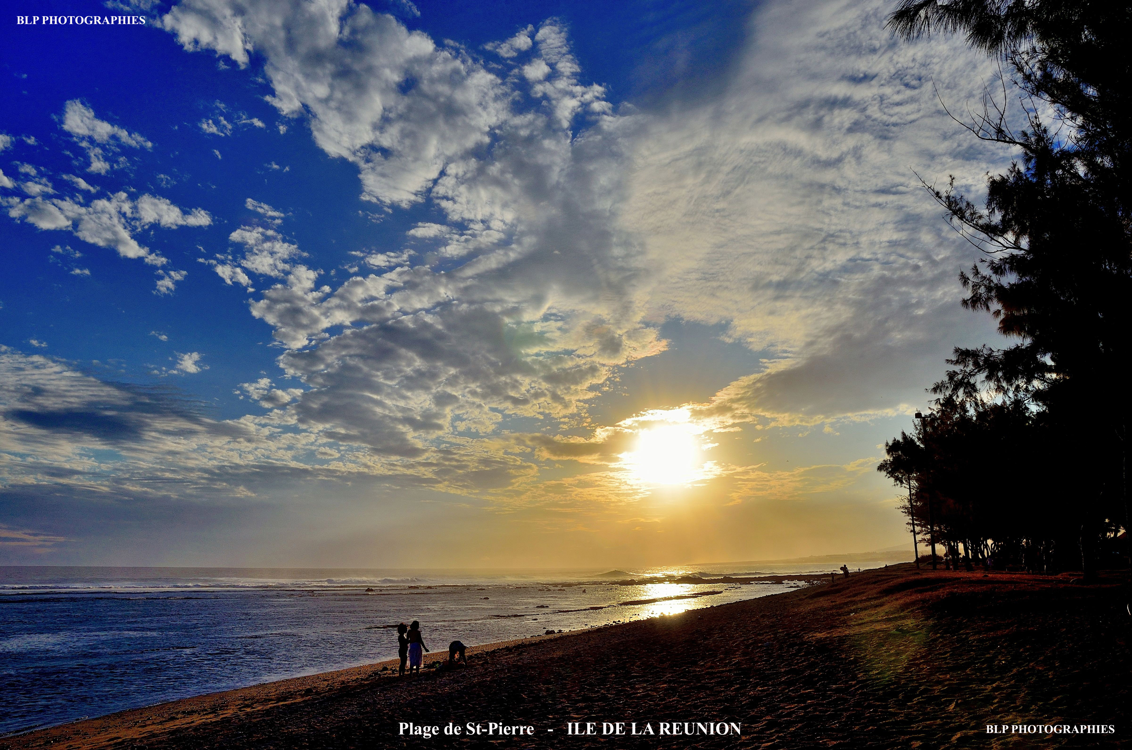 Fonds d'cran Nature Couchers et levers de Soleil Plage de St-Pierre