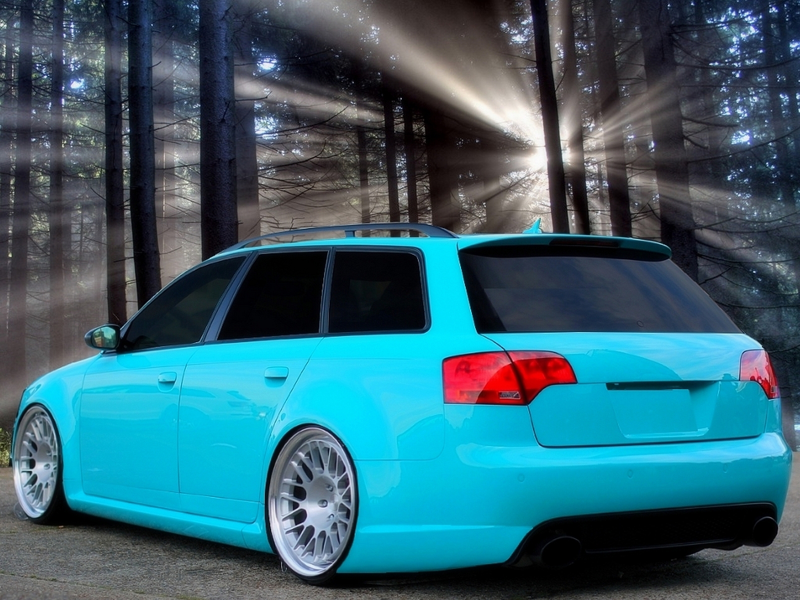 Fonds d'cran Voitures Audi superbe audi rs4 tuning