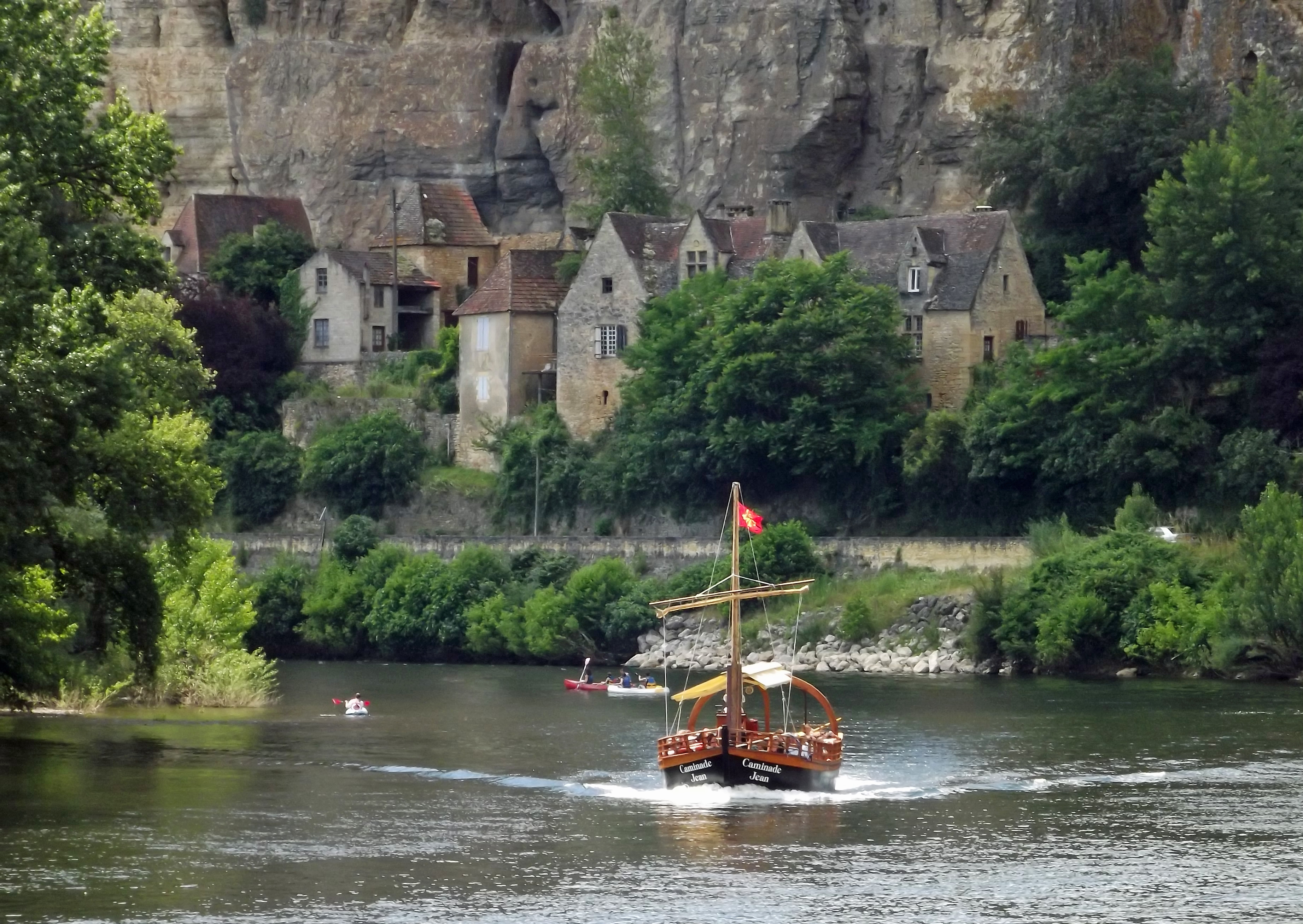 Fonds d'cran Nature Fleuves - Rivires - Torrents gabarre sur la dordogne