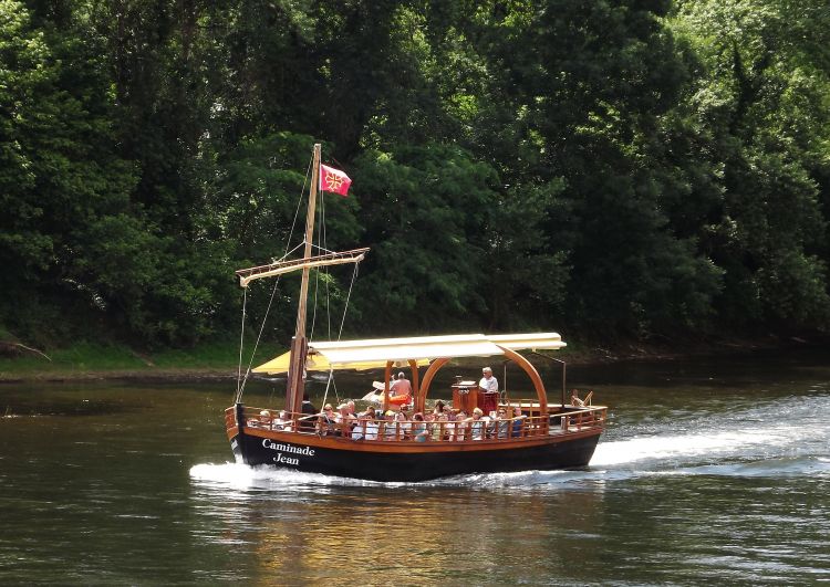 Fonds d'cran Bateaux Divers gabarre sur la dordogne