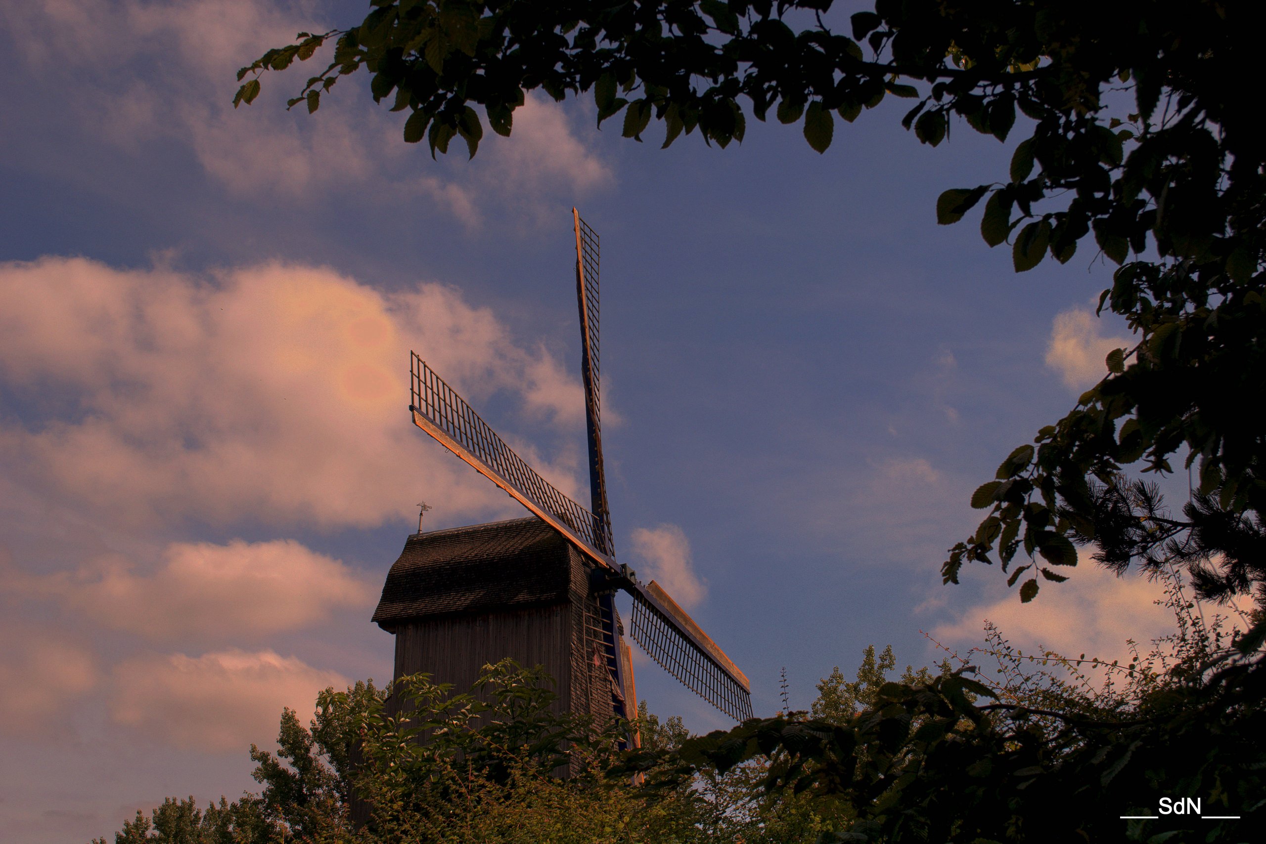 Fonds d'cran Constructions et architecture Moulins - Eoliennes VILLENEUVE D ASCQ ET SES MOULINS