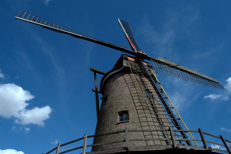 Fonds d'cran Constructions et architecture Moulins - Eoliennes MENIN (in Belgium) LES MOULINS