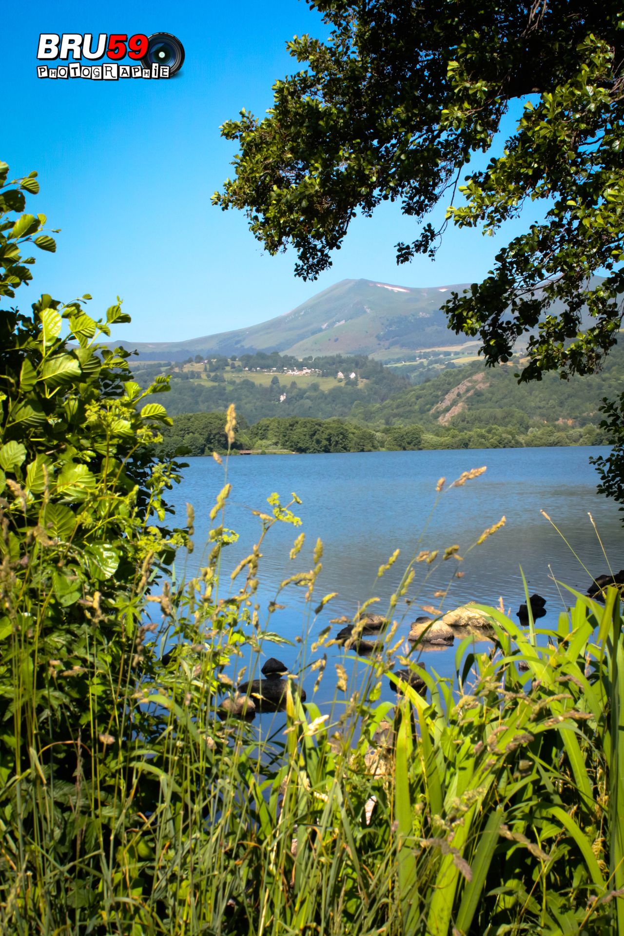 Wallpapers Trips : Europ France > Auvergne Chambon sur Lac