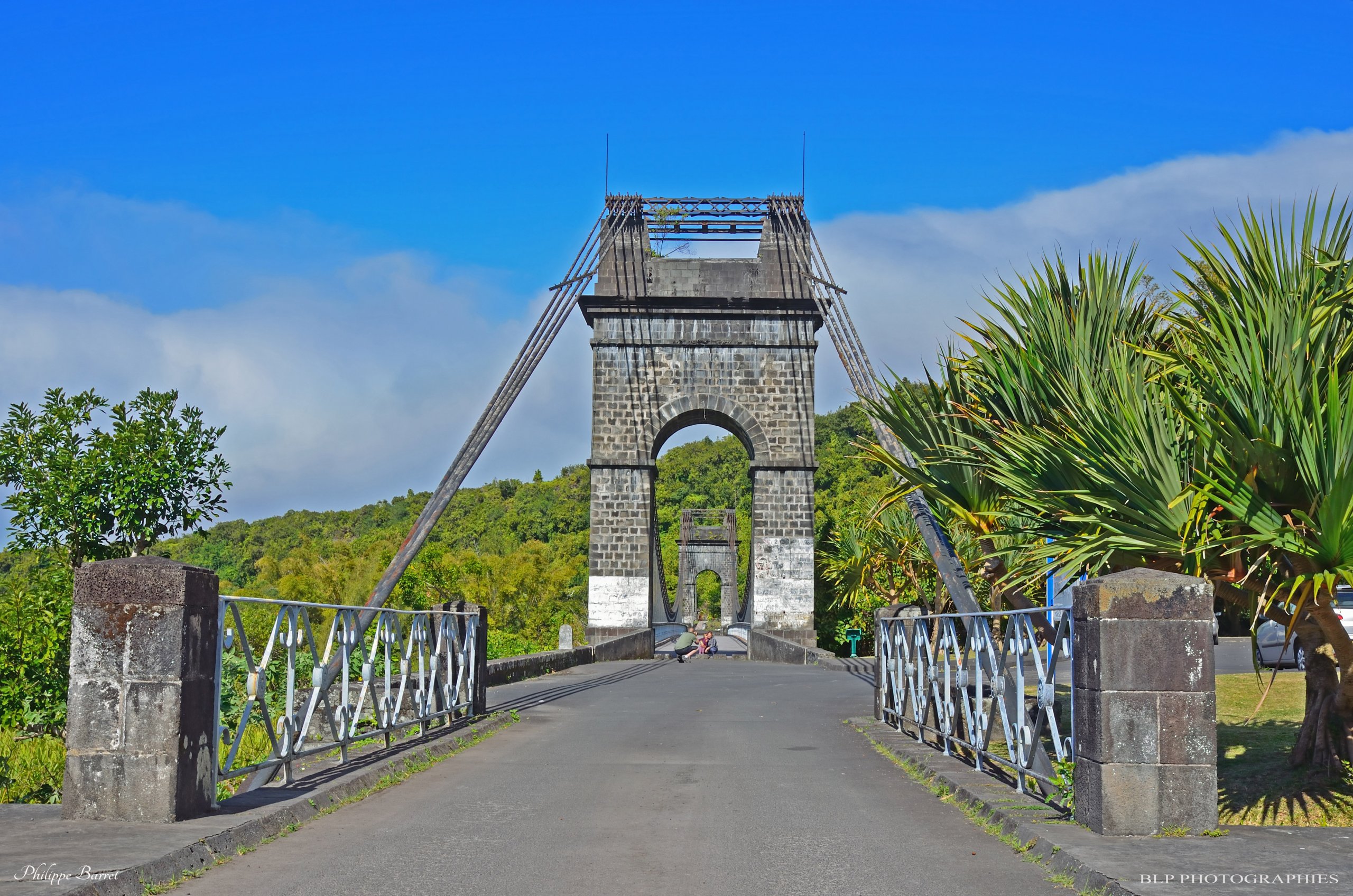 Fonds d'cran Constructions et architecture Ponts - Aqueducs Pont suspendu de la Rivière de l'Est_2