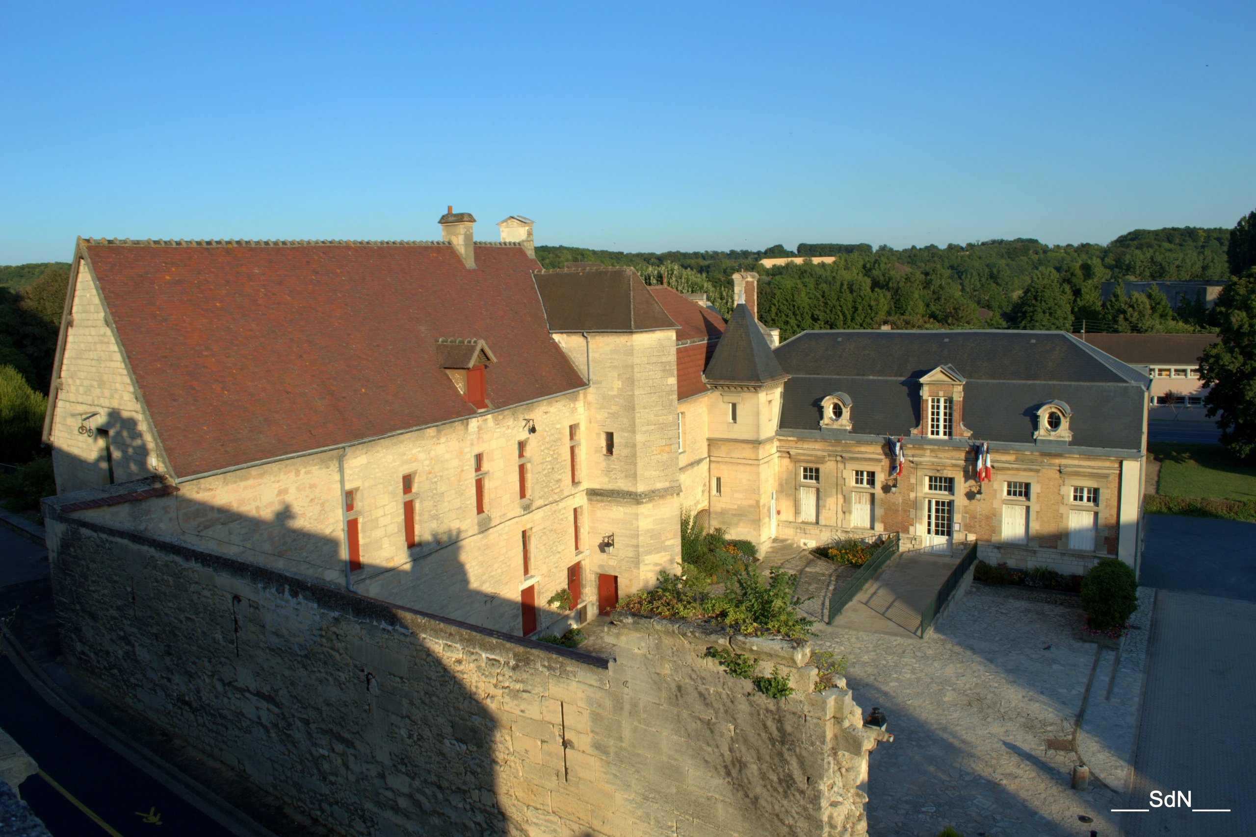 Fonds d'cran Constructions et architecture Constructions diverses SAINT LEU EN ESSERANT- MAIRIE