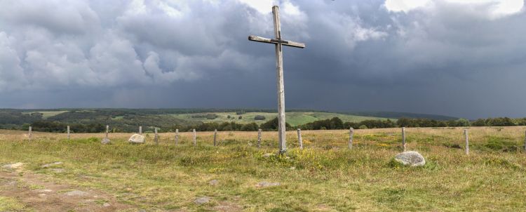 Fonds d'cran Voyages : Europe France > Languedoc-Roussillon l'Aubrac avant l'orage