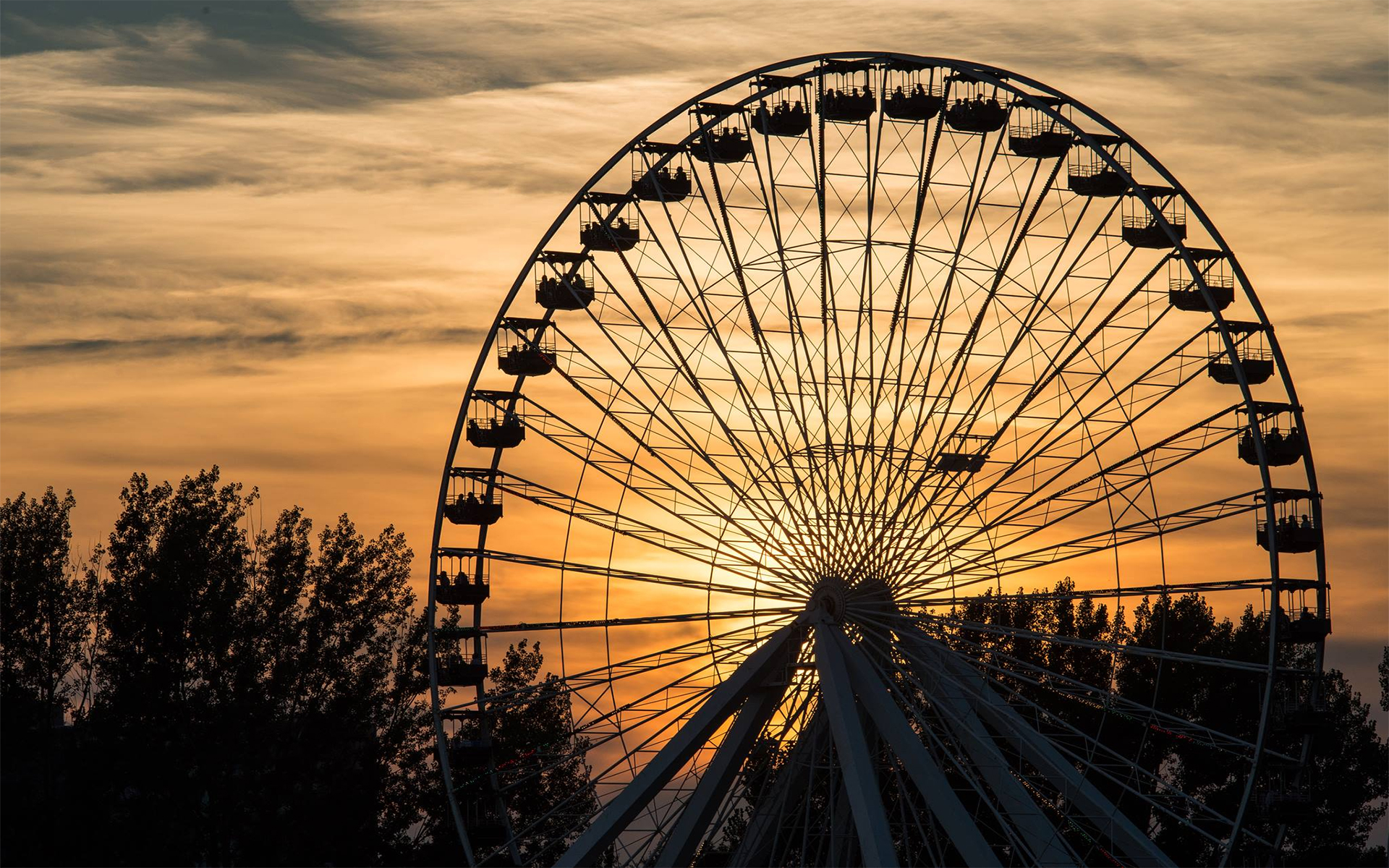 Fonds d'cran Constructions et architecture Parcs d'attractions > Divers Coucher de soleil  Laronde