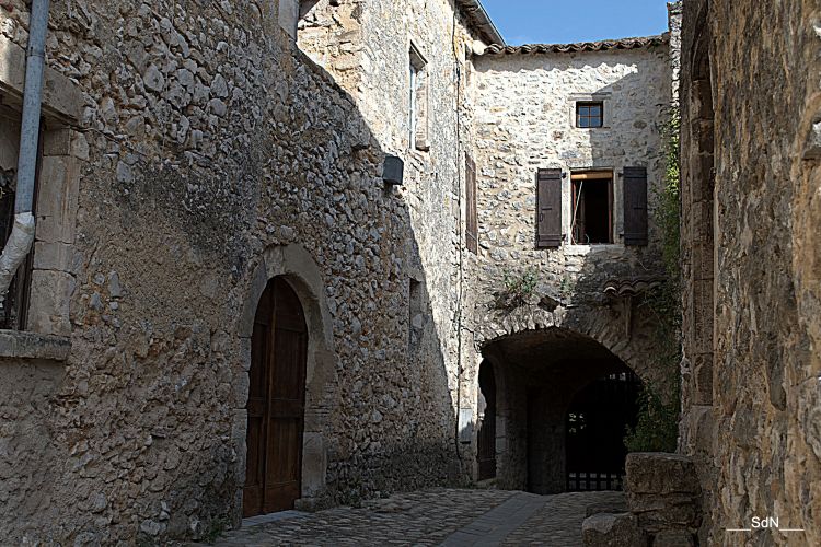 Wallpapers Constructions and architecture Houses LA BASTIDE DE VIRAC- ARDECHE