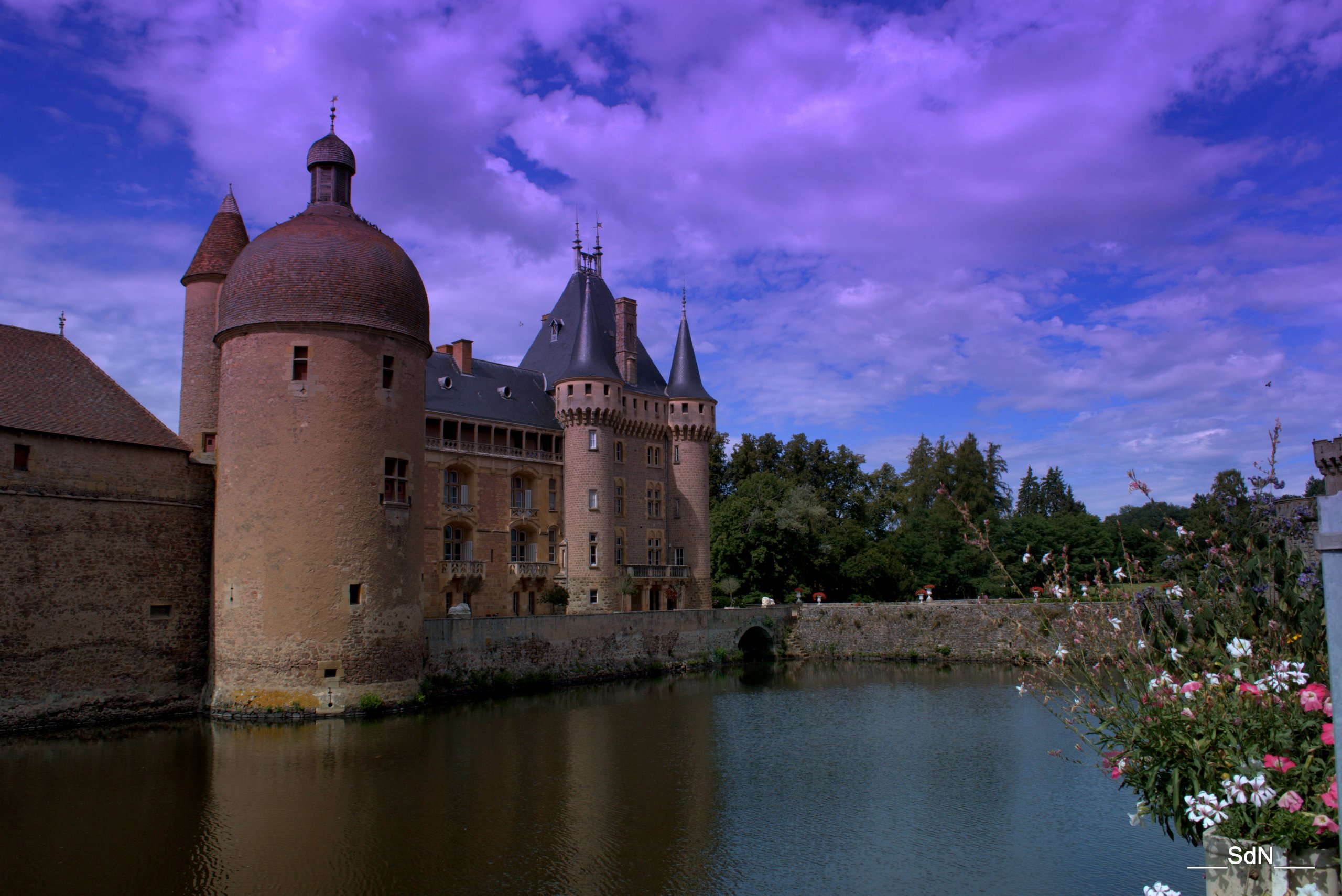 Fonds d'cran Constructions et architecture Chteaux - Palais LA CLAYETTE- SUD BOURGOGNE 