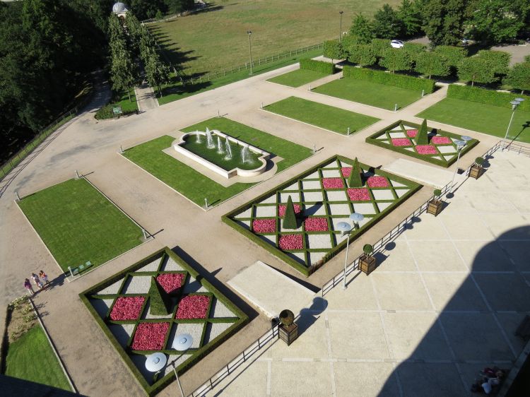 Fonds d'cran Voyages : Europe France > Rhne-Alpes Jardin du Chateau de Bouthéon