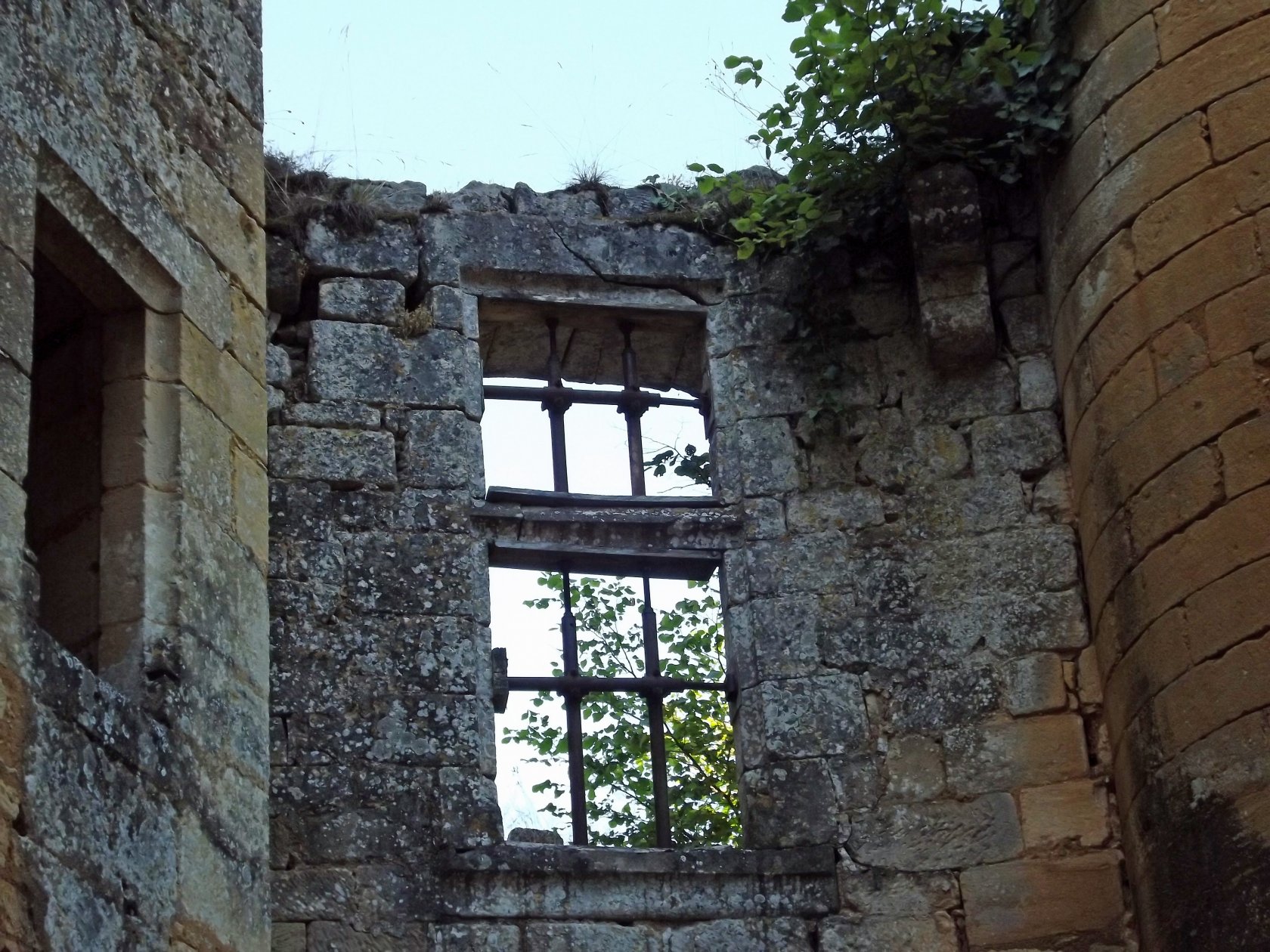 Fonds d'cran Constructions et architecture Chteaux - Palais château de commarque (24)