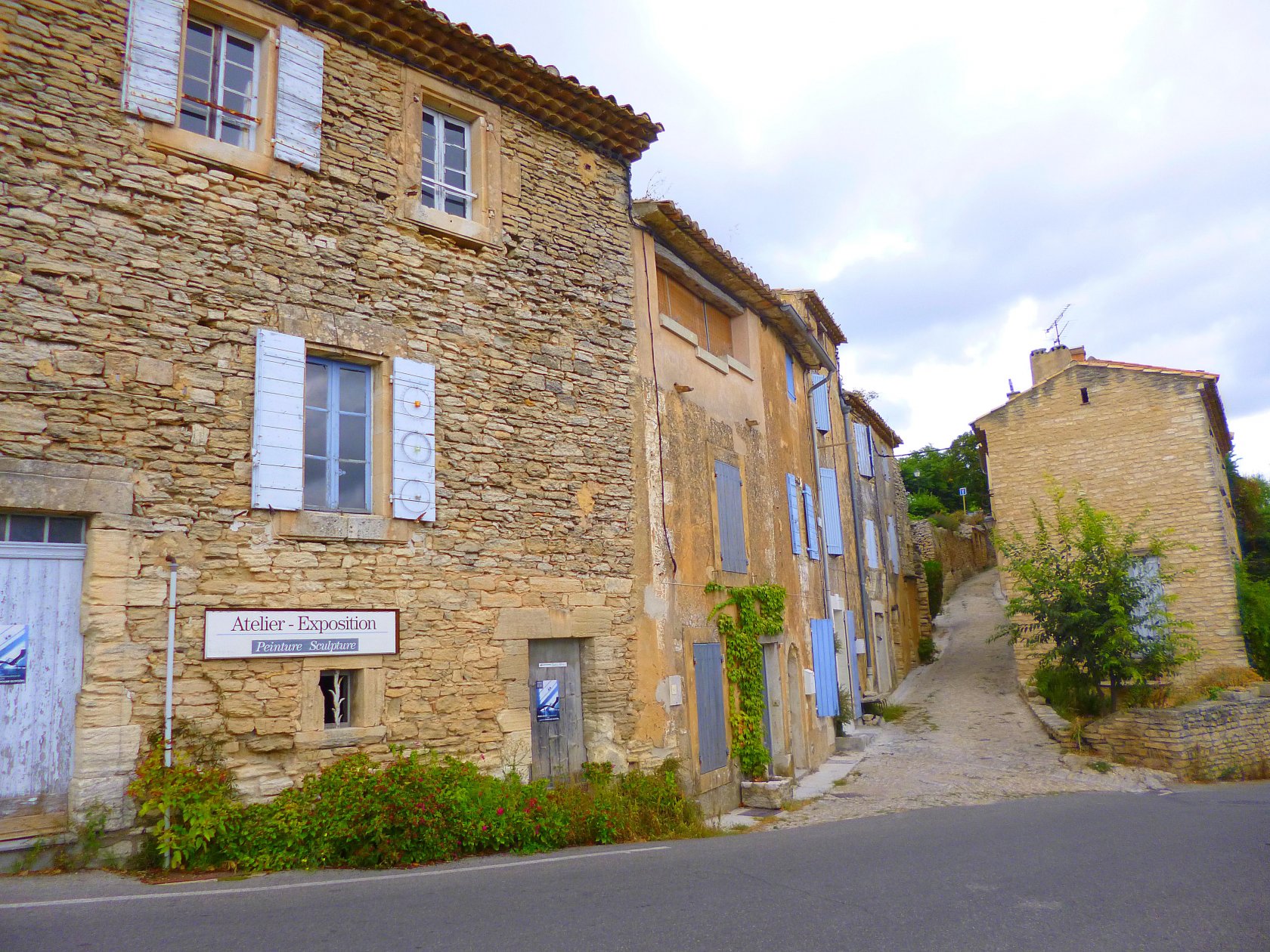 Wallpapers Trips : Europ France > Provence-Alpes-Cte d'Azur le village de Gordes en provence