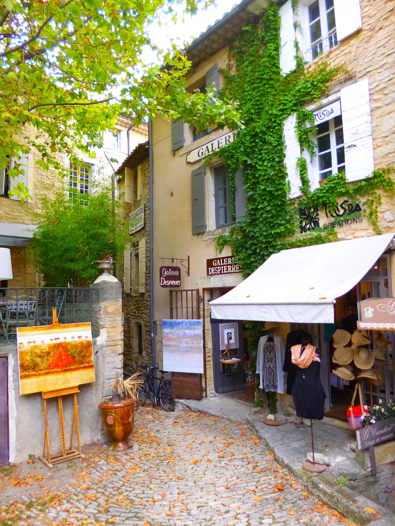 Wallpapers Trips : Europ France > Provence-Alpes-Cte d'Azur le village de Gordes en provence