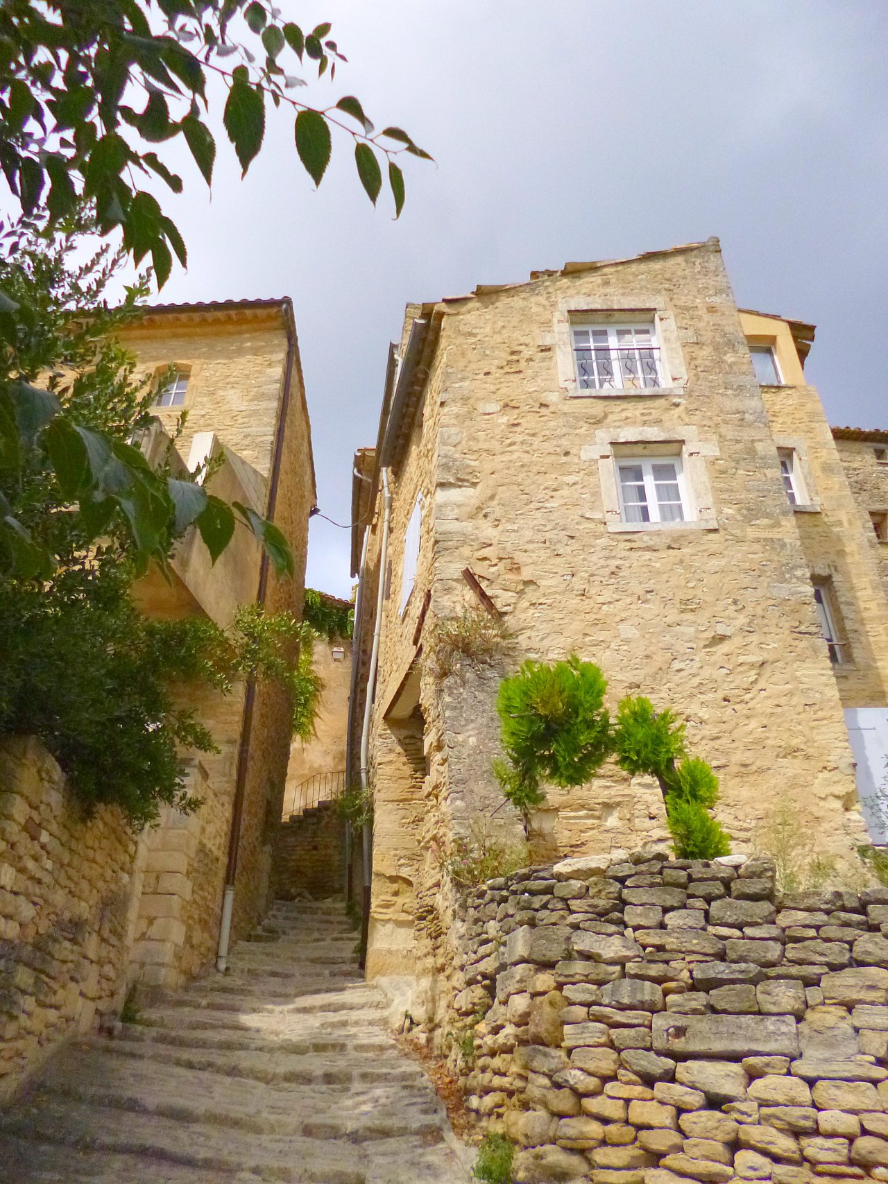 Fonds d'cran Voyages : Europe France > Provence-Alpes-Cte d'Azur le village de Gordes en provence