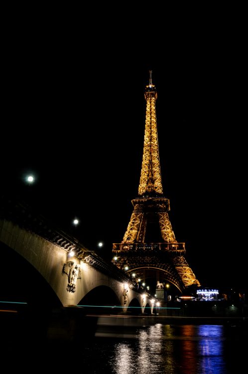 Fonds d'cran Voyages : Europe France > Ile-de-France > Paris The Eiffel Tower at night