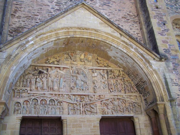 Fonds d'cran Constructions et architecture Edifices Religieux Fronton de l'église de Conques, Aveyron