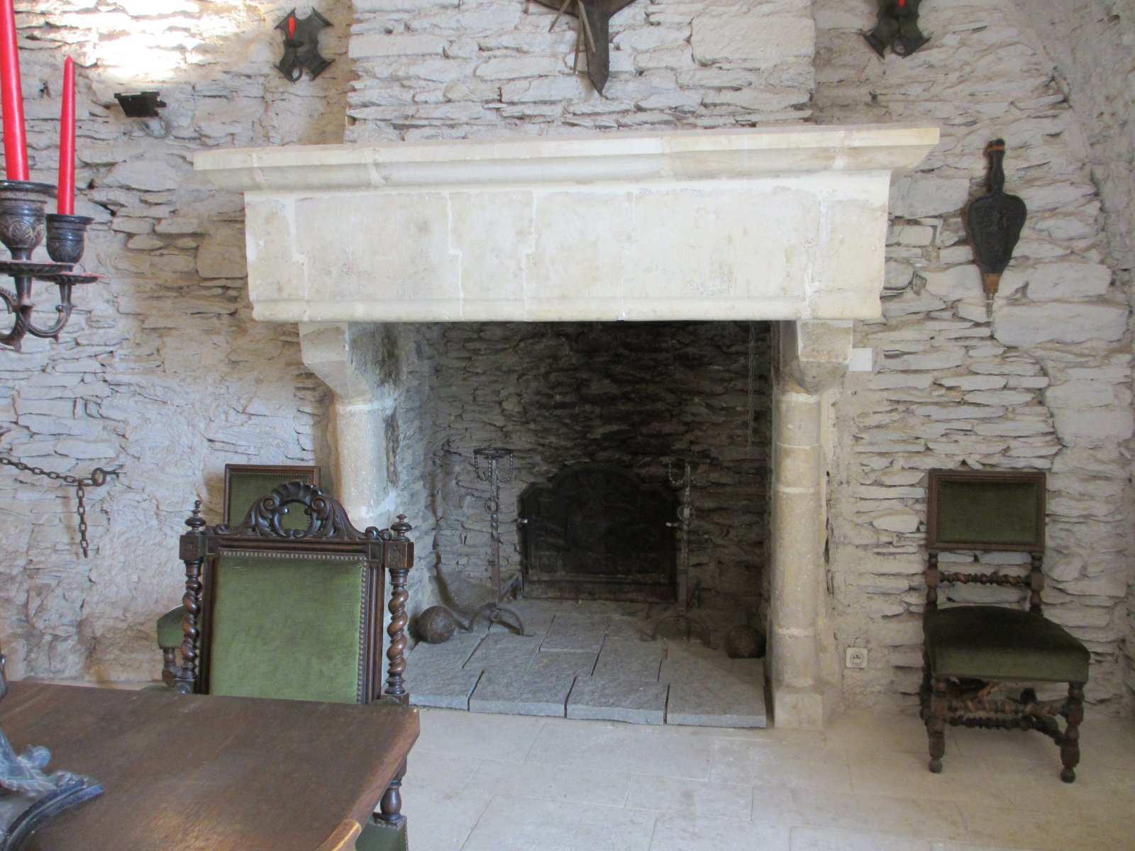 Fonds d'cran Constructions et architecture Chteaux - Palais Cheminée du château de Belcastel, Aveyron