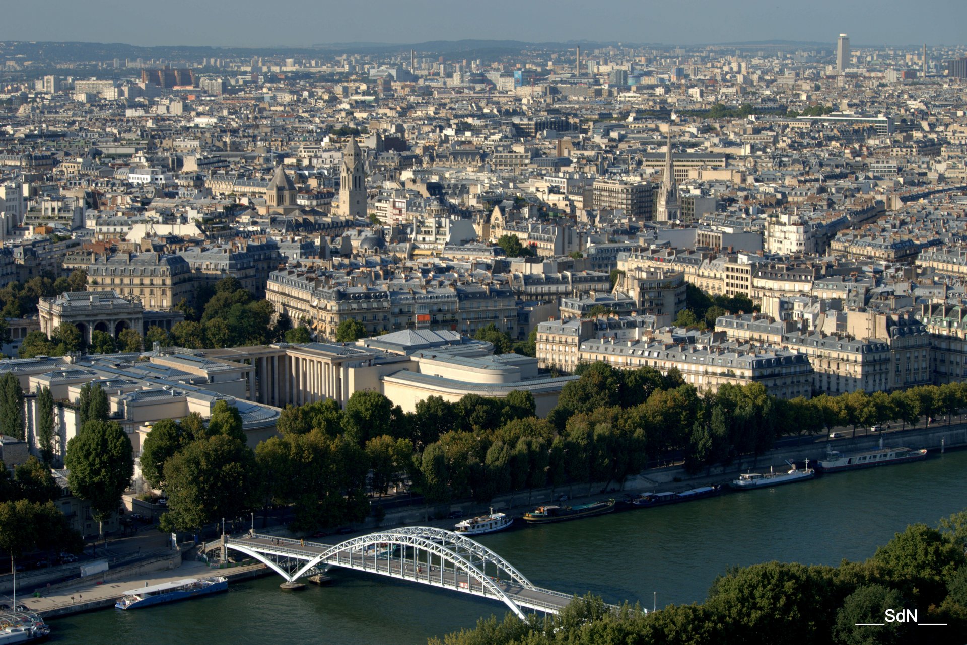 Fonds d'cran Constructions et architecture Villes - Villages PALAIS DE TOKYO  EGLISE SAINT PIERRE  DE CHAILLOT CATHEDRALE AMERICAINE-PARIS