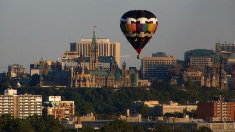 Fonds d'cran Voyages : Amrique du nord Canada Montgolfire sur Ottawa