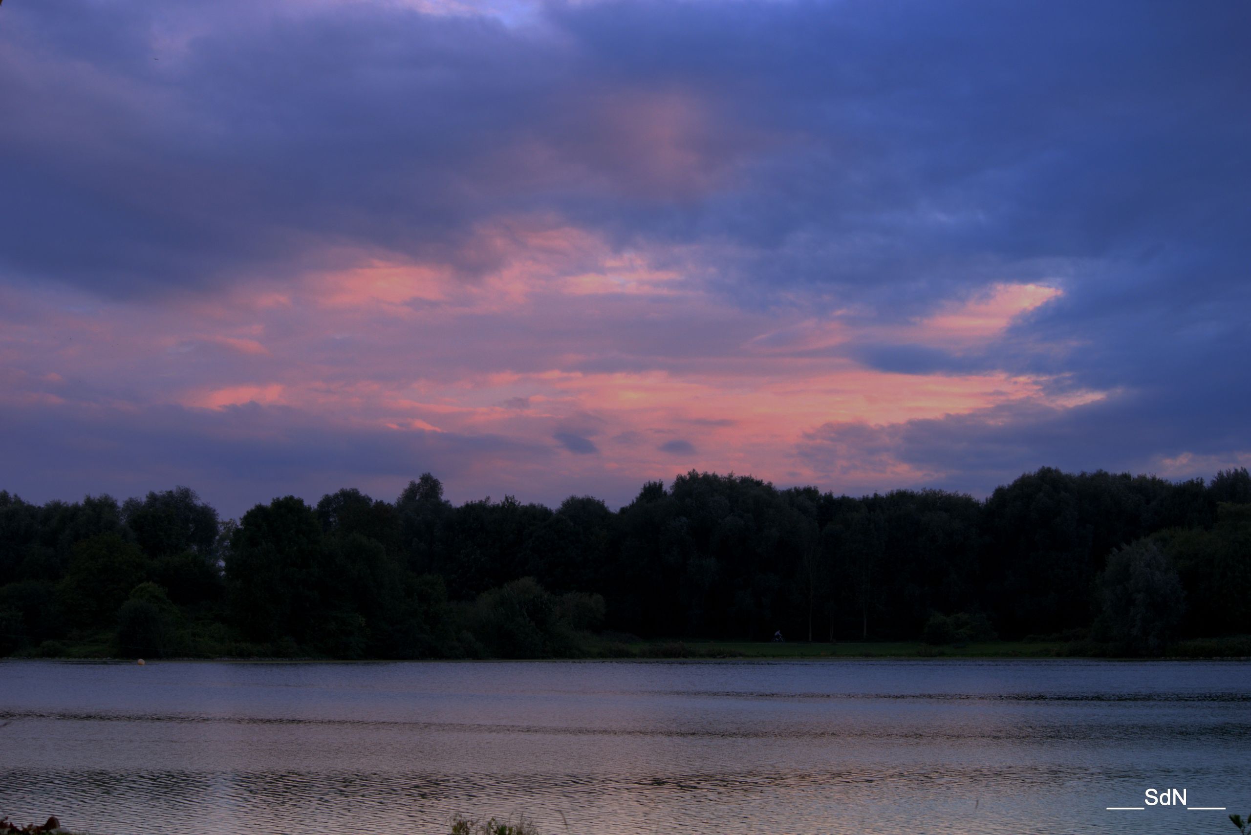 Fonds d'cran Nature Ciel - Nuages COUCHER DE SOLEIL SUR LE LAC (nord)