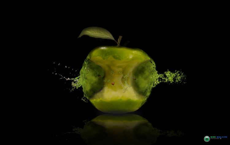 Fonds d'cran Art - Numrique Nature morte Apple Splash