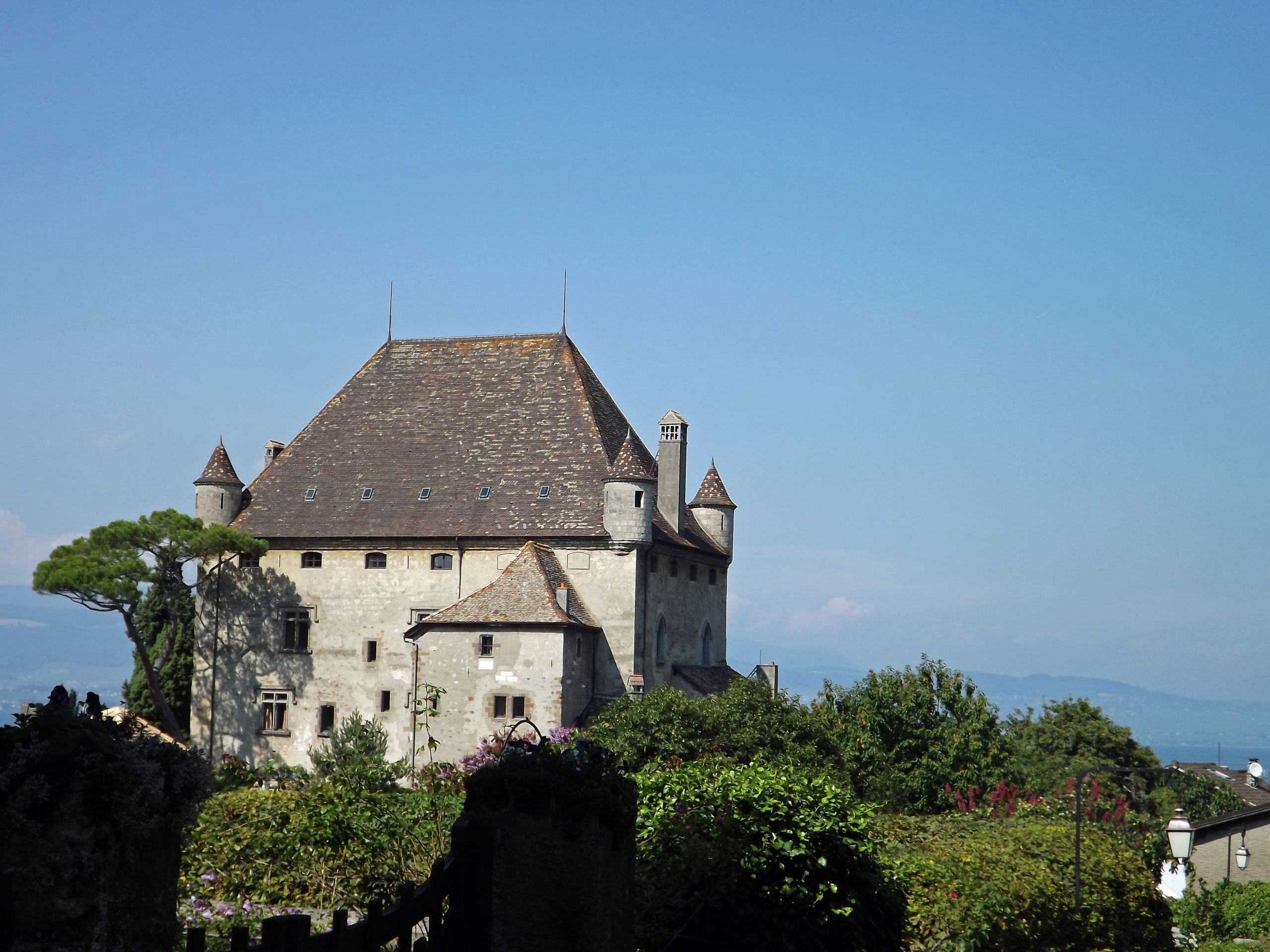 Fonds d'cran Constructions et architecture Chteaux - Palais château d' Yvoire