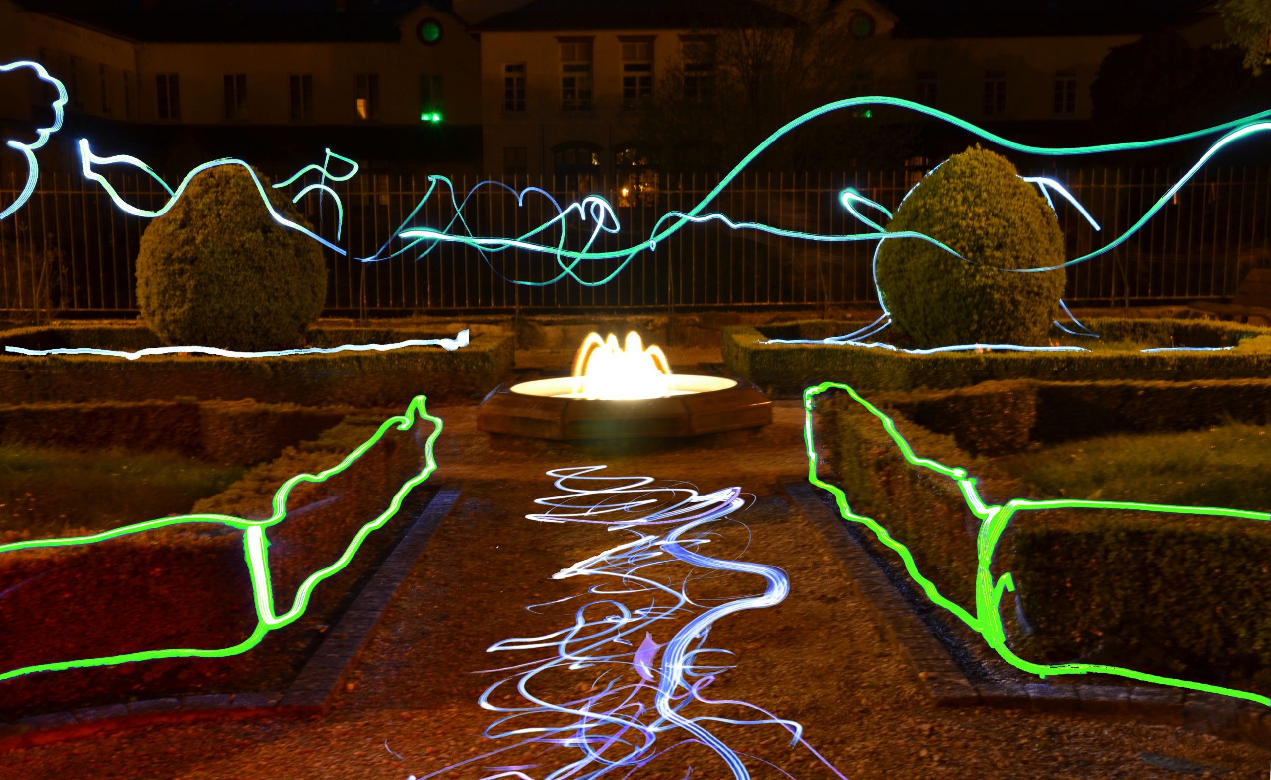 Fonds d'cran Art - Numrique Light Painting La fontaine