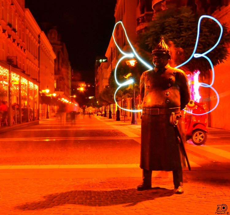 Fonds d'cran Art - Numrique Light Painting the policeman