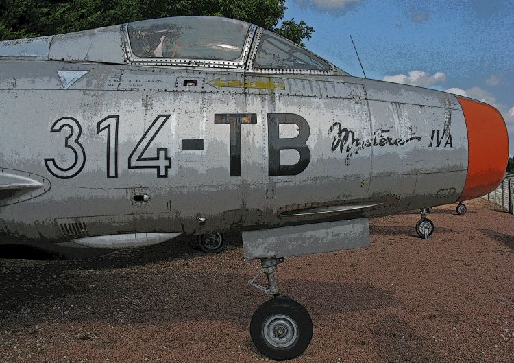 Fonds d'cran Avions Avions militaires Dassault Mystère IVA