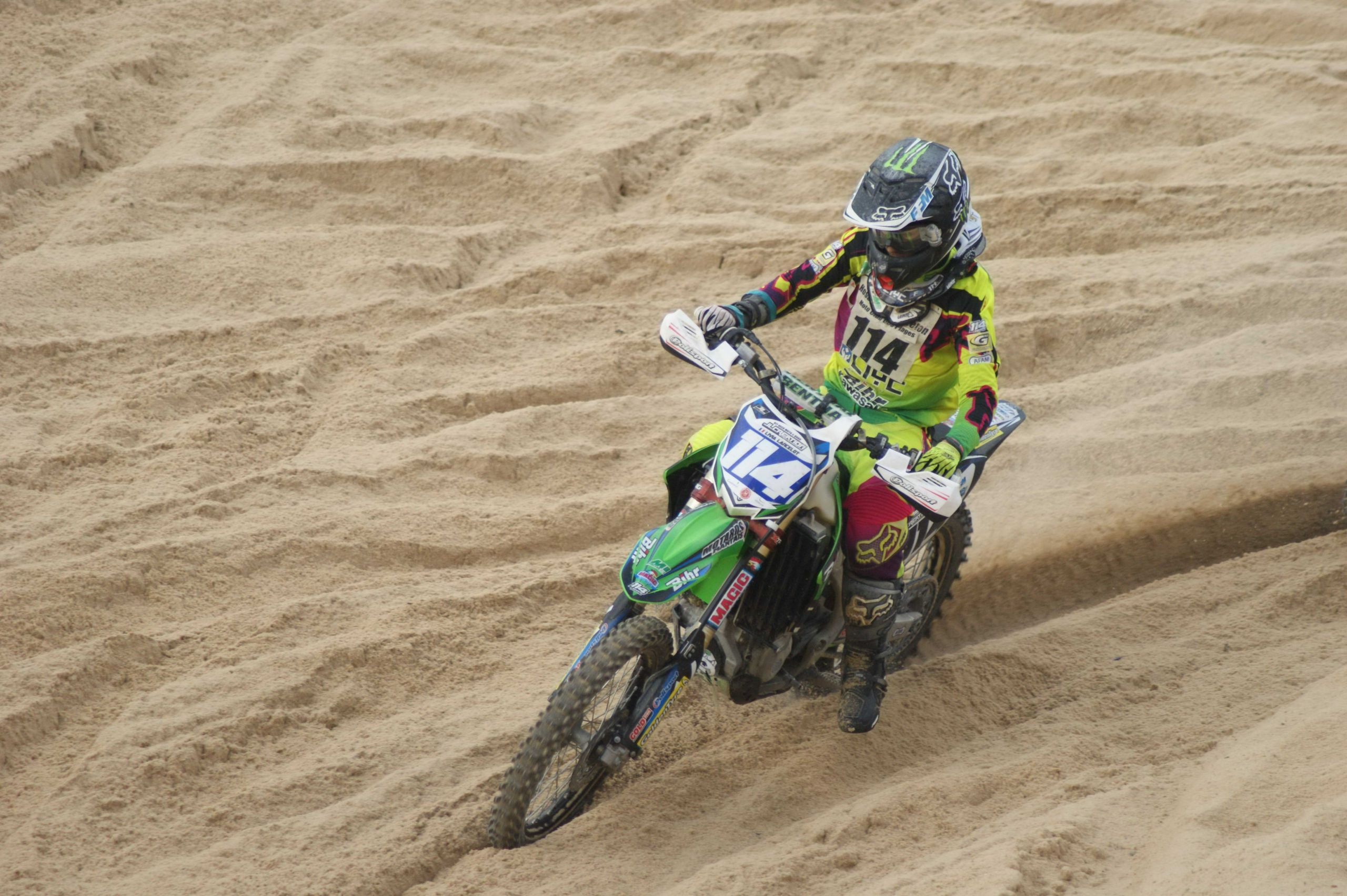 Fonds d'cran Motos Motocross ronde des sables